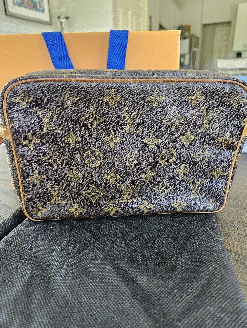 Louis Vuitton Monogram Compiegne 23 Clutch Bag Unisex - Picture 11 of 12